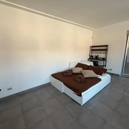 Capruzzi - In The Center Opposite The Station Apartment Bari